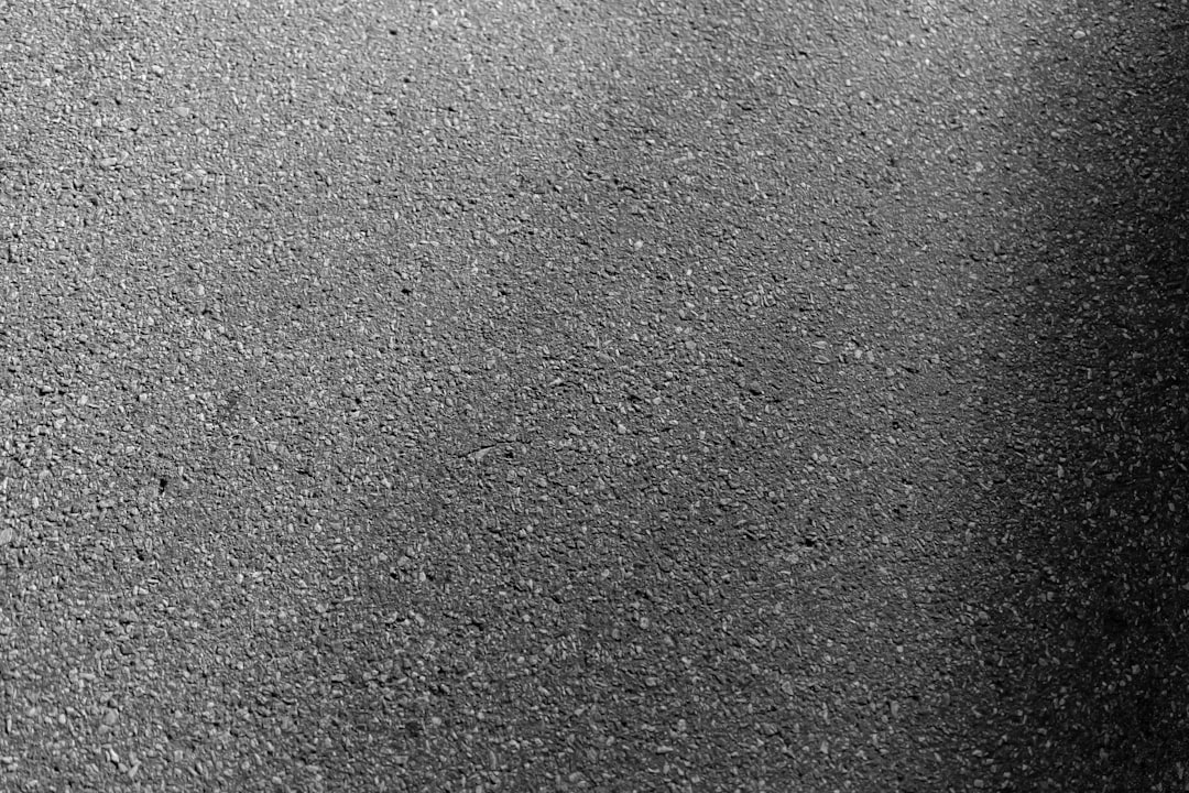 Qu'est-ce que l'asphalte ? Importance de l'asphalte dans la construction des routes et ses prix.